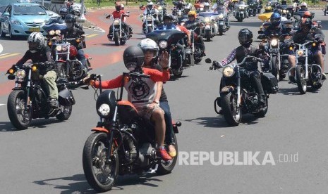 Komunitas Harley Owners Group (HOG) Indonesia berparade saat peringatan 17 Agustus saat melintas di Kawasan Hotel Indonesia, Jakarta, Sabtu (17/8). (ilustrasi)