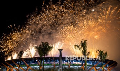 Suasana pesta kembang api saat penutupan SEA Games 2019 di Stadion Atletik New Clark City, Tarlac, Filipina, Rabu (11/12/2019). SEA Games 2021 akan digelar di Vietnam.