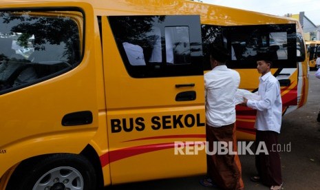 Bus sekolah di DKI difungsikan untuk melayani petugas medis yang menangani corona.