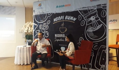 Direktur Utama BGR Logistics M Kuncoro Wibowo (kiri) dalam acara 