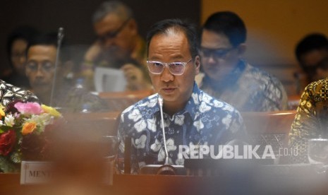 Menteri Perindustrian Agus Gumiwang Kartasasmita. Kementerian Perindustrian mendorong lahirnya wirausawahan baru yang berdaya saing.