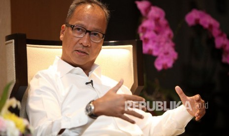 Menteri Perindustrian Agus Gumiwang Kartasasmita