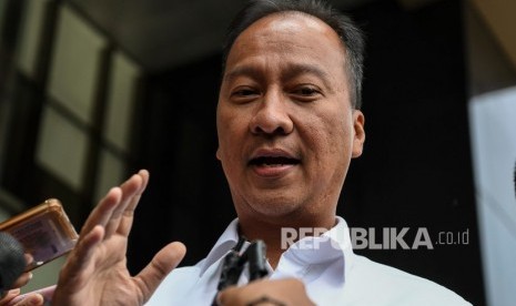 Menteri Perindustrian Agus Gumiwang Kartasasmita