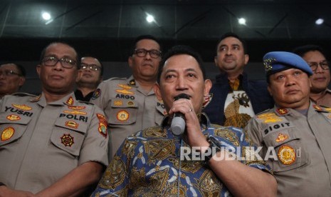 Kepala Badan Reserse Kriminal (Kabareskrim) Polri Komjen Pol Listyo Sigit Prabowo (tengah) memberikan keterangan pers.