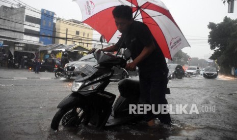 Hujan lebat yang mengguyur Kota Bandarlampung, Sabtu (28/12) malam, menyebabkan banjir di 19 titik (Ilustrasi banjir)