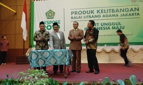 Wakil Menteri Agama, Zainut Tauhid saat meluncurkan sistem peringatan dan respon dini konflik keagamaan dalam acara Ekspose Produk Kelitbangan di Auditorium KH. M. Rasjidi Kantor Kemenag, Jakarta Pusat, Senin (30/12). 