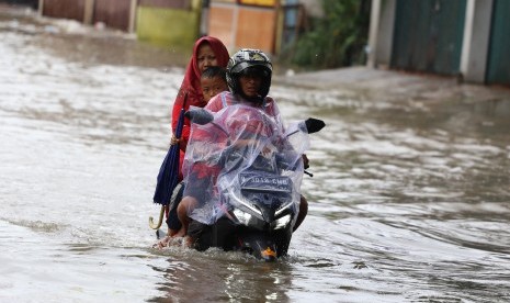 Banjir yang melanda 294 titik di Kota Tangerang dilaporkan saat ini sudah surut secara menyeluruh (Foto Banjir Kota Tangerang)