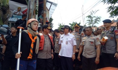 Kapolda Metro Jaya, Komjen Gatot Eddy Pramono meninjau lokasi banjir di kompleks IKPN, Bintaro Jakarta Selatan, Kamis (2/1).