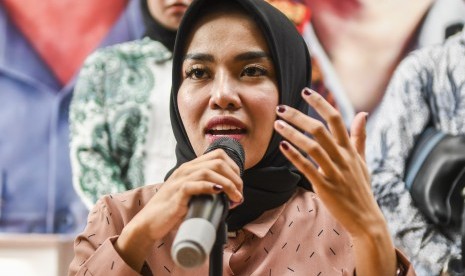 Medina Zein ditetapkan sebagai tersangka penyalahgunaan obat amfetamin. Medina mengaku menggunakan amfetamin untuk mengobati bipolar yang diidapnya. 