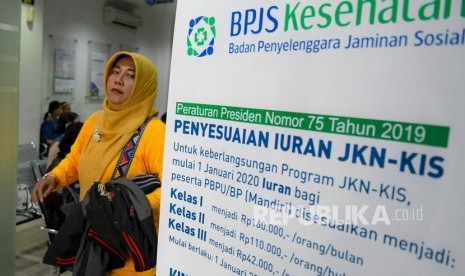 Warga meninggalkan Kantor Badan Penyelenggara Jaminan Sosial (BPJS) Kesehatan Jakarta Pusat, Jumat (3/1). (ilustrasi)