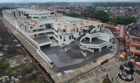 Foto udara Pasa Ateh (Pasar Atas) yang rampung pembangunannya, di Bukittinggi, Sumatera Barat, Minggu (5/1). Kepala Kantor Perwakilan Bank Indonesia (BI) Provinsi Sumatera Barat Wahyu Purnama mengatakan Sumbar mengalami deflasi pada bulan September tahun 2020.