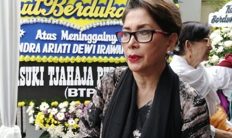 Aktris senior Widyawati mengaku sangat bangga ketika mengenakan batik dalam berbagai kesempatan. 