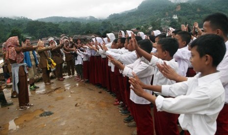 Ketua Tim Penggerak Pemberdayaan dan Kesejahteraan Keluarga (TP PKK) Muba Hj Thia Yufada Dodi Reza pun turut mengucapkan selamat hari libur kepada anak sekolah.