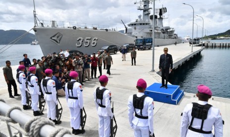 Presiden Joko Widodo saat melakukan kunjungan kerja ke Natuna, Kepulauan Riau, Rabu (8/1). 