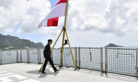 Presiden Joko Widodo saat melakukan kunjungan kerja ke Natuna, Kepulauan Riau, Rabu (8/1). 