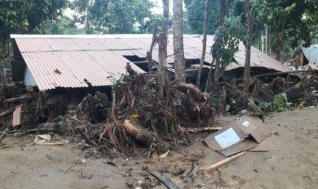 KLHK akan bentuk 125 unit persemaian bibit di Lebak. Foto kondisi Kampung Susukan Desa Bungurmekar, Lebak, Banten, usai diterjang banjir bandang, (ilustrasi).