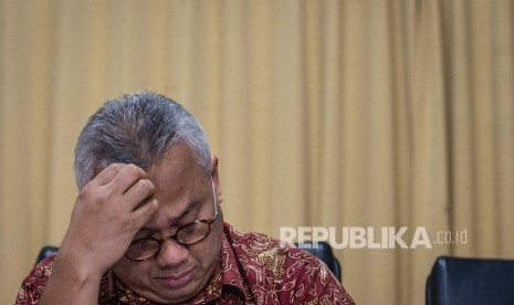 Ketua KPU Arief Budiman meminta jajarannya mawas diri pascapenetapan tersangka komisioner KPU.