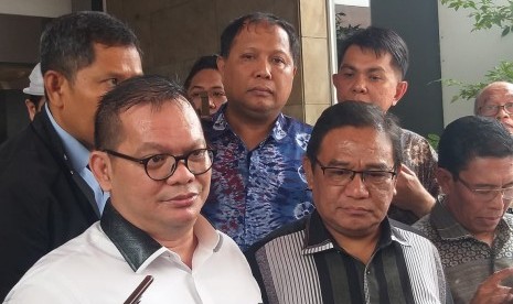 Bupati dan Wakil Bupati (Wabup) Talaud terpilih, Elly E Lasut dan Moktar A Parapaga mendatangi Kementerian Dalam Negeri terkait pelantikan mereka yang belum dilakukan sejak pengumuman Pilkada 2018, Jakarta Pusat, Rabu (15/1). 