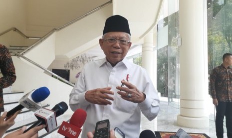 Wakil Presiden KH Maruf Amin saat diwawancarai wartawan di Kantor Wakil Presiden, Jakarta, Rabu (15/1). 