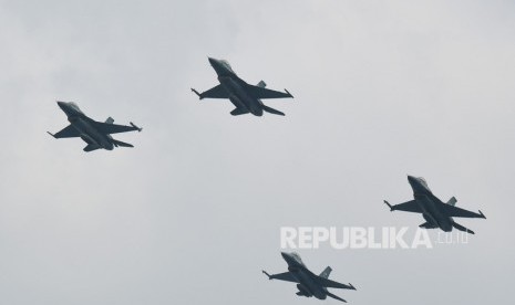 Empat pesawat tempur F16 TNI AU. Ilustrasi