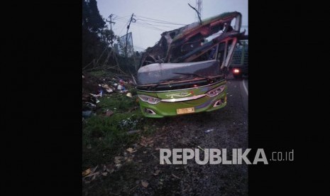 Hasil penelusuran sementara bus yang digunakan rombongan wisatawan asal Depok ini juga bukan milik perusahaan otobus (PO) (Foto bus pariwisata yang mengalami kecelakaan tungga di Subang)