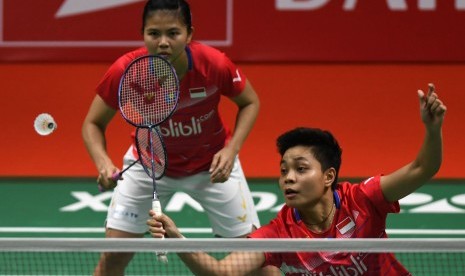 Pebulu tangkis ganda putri Indonesia Apriyani Rahayu (kanan) dan rekannya Greysia Polii (ilustrasi). Tim bulu tangkis putri Indonesia lolos ke putaran final Piala Uber berdasarkan perhitungan ranking BWF.