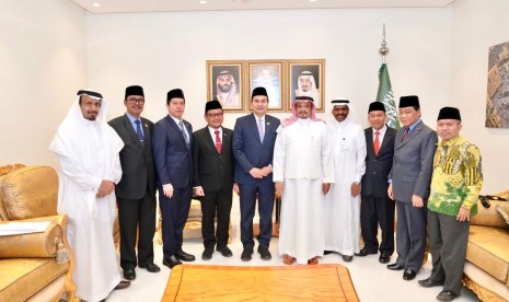 DPR Ingin Pastikan Empat Layanan Haji Tahun Ini Meningkat. Foto: Rombongan anggota bertemu dengan Menteri Haji dan Umroh Kerajaan Arab Saudi, Muhammad Saleh Bin Taher Benten, membahas tentang kuota haji Indonesia untuk tahun 2020. Kamis (23/1).