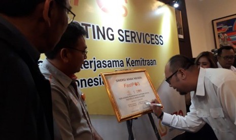 PT Pos Indonesia (Persero) terus menunjukkan keseriusannya dalam berinovasi, terutama di sektor pasar digital. Yakni, dengan menggandeng PT Siber Ekosistem Optima (SEO), PT Pos Indonesia (Persero) melakukan terobosan baru menerapkan platform digital FastPOS untuk memperluas jangkauan pelayanan pelanggan. Penandatanganan kerja sama dilakukan, Senin (27/1)