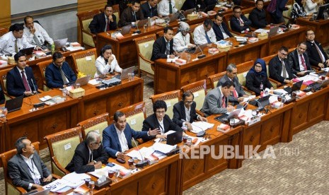 Suasana jalannya Rapat Dengar Pendapat (RDP) Komisi Pemberantasan Korupsi (KPK) dengan Komisi III DPR di Kompleks Parlemen, Jakarta, Senin (27/1/2020).