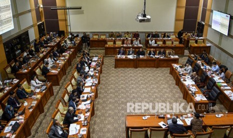 Suasana jalannya Rapat Dengar Pendapat (RDP) Komisi Pemberantasan Korupsi (KPK) dengan Komisi III DPR di Kompleks Parlemen, Jakarta, Senin (27/1/2020).