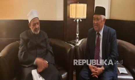 Din Syamsuddin: Harmoni Terpelihara Jika Pancasila Diamalkan. Foto: Din Syamsuddin diterima Syaikh Al-Azhar bahas kerja sama dengan Muhammadiyah. 