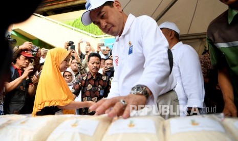 Menteri Perdagangan Agus Suparmanto (tengah). Kementerian Perdagangan (Kemendag) telah menyusun beberapa strategi demi meningkatkan kinerja perdagangan nasional. 