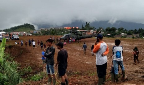 Salah satu titik wilayah longsor di Kecamatan Sukajaya, Kabupaten Bogor, Jawa Barat, Senin (3/2).