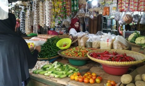 Pedagang cabai di Pasar Cikurubuk, Kota Tasikmalaya, Senin (3/2). 