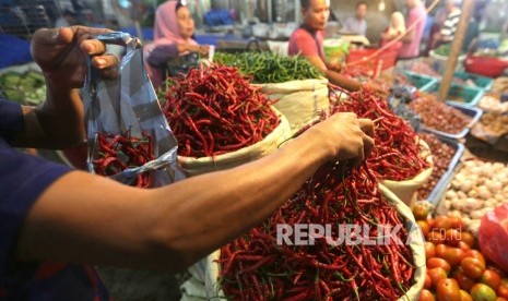 Harga cabai merah besar di tingkat pedagang Pasar Induk Kramat Jati, Jakarta Timur, mulai turun (Foto: ilustrasi cabai)