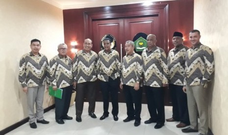 Save Their Umrah Komitmen Berangkatkan Korban First Travel. Foto: Forum Silaturahmi Asosiasi Travel Haji Umrah (Forum SATHU) telah menemui Menteri Agama Fachrul Razi di kantornya, Senin (3/1/). Forum SATHU merupakan gabungan asosiasi travel haji dan Umrah yang terdiri dari Amphuri, Asphurindo, Kesthuri, Himpuh dan Patuhi.