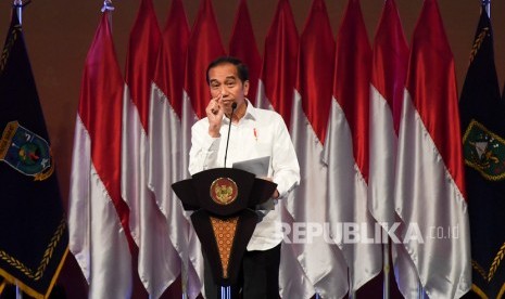 Presiden Joko Widodo memberikan pengarahan pada Rapat Koordinasi Nasional Penanggulangan Bencana Tahun 2020 di Sentul International Convention Center, Sentul, Bogor, Jawa Barat (4/2/2020). 