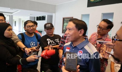 Menpora Zainuddin Amali saat meninjau Pelatnas PBSI di Cipayung, Jakarta Timur, Kamis (6/2).