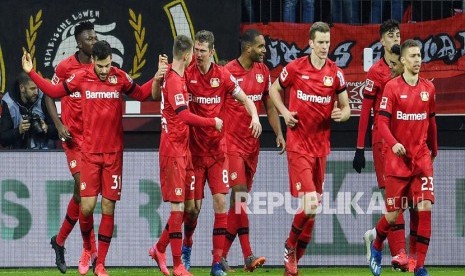 Para pemain Bayer Leverkusen setuju pemotongan gaji selama pandemi virus corona.