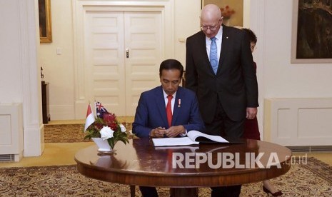  Presiden Jokowi melakukan kunjungan kenegaraan ke Australia, pada Ahad (9/2). Dalam kunjungan ini, Presiden Joko Widodo akan disambut dengan upacara penyambutan kenegaraan oleh Gubernur Jenderal Australia David Hurley beserta istri di Government House, Canberra.