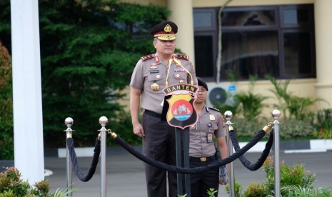 30 Hari Mangkir Kerja, Delapan Oknum Polisi Banten Dipecat. Kapolda Banten Irjen Pol Agung Sabar Santoso saat upacara upacara Pemberhentian Tidak Dengan Hormat (PTDH) terhadap 8 anggotanya di lapangan Mapolda Banten, Senin (10/2).