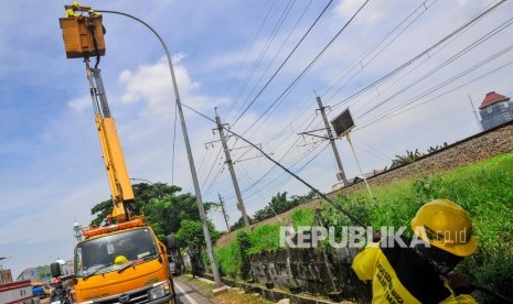 Ilustrasi lampu penerangan jalan. 