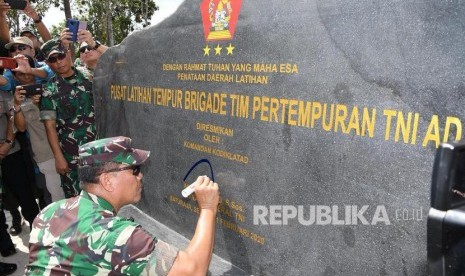 Komandan Kodiklatad Letjen TNI AM Putranto meresmikan penataan ulang Pusat Latihan Tempur (Puslatpur) milik TNI-AD yang berada di wilayah Baturaja, Kabupaten Ogan Komering Ulu (OKU) Provinsi Sumatra Selatan.