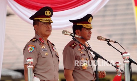 Kapolda Kalimantan Barat (Kalbar) Irjen Pol Remigius Sigid Tri Hardjanto (kanan)