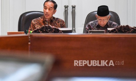 Presiden Joko Widodo (kiri) didampingi Wakil Presiden Ma'ruf Amin