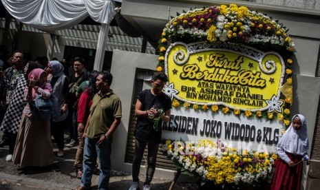 Rumah duka almarhum Ashraf Sinclair di kawasan Pejaten Barat, Jakarta. Tahlilan hari kedua diselenggarakan sekitar pukul 19.30 WIB, Rabu.