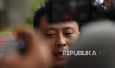 Tersangka mantan Staf Sekjen PDIP Hasto Kristiyanto, Saeful Bahri menjawab pertanyaan wartawan usai menjalani pemeriksaan di Gedung KPK, Jakarta, Selasa (18/2/2020).