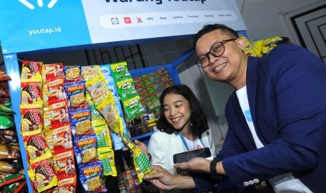 Chief Executive Officer (CEO) Youtap Indonesia Herman Suharto (kanan). Youtap meluncurkan program InHome Delivery & Order dengan menghubungkan pelanggan yang berada di rumah ke pedagang di pasar.