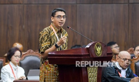 Saksi ahli dari pemohon Zainal Arifin Mochtar memberikan keterangan dalam sidang uji formil UU KPK di Gedung Mahkamah Konstitusi, Jakarta, Rabu (19/2/2020).