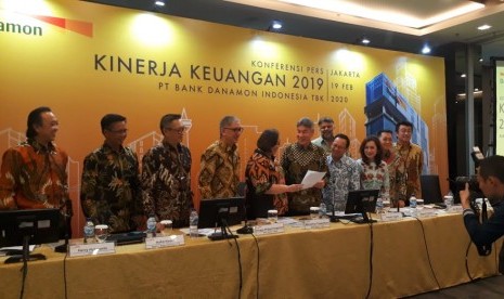 PT Bank Danamon Indonesia Tbk (Bank Danamon) memaparkan kinerja tahun 2019 di Gedung Bank Danamon Kuningan, Jakarta, Rabu (19/2).